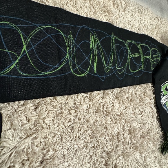 Seattle Sounders FC Black and Green Soundwave Scarf - Picture 5 of 5